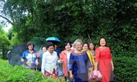 Uong Chu Luu rencontre des anciens enseignants vietnamiens en Thaïlande