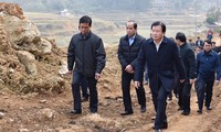 Hoa Binh: Trinh Dinh Dung inspecte la réparation des dégâts du typhon Damrey  