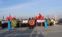 Hommage aux soldats vietnamiens tombés sur le récif de Gac Ma