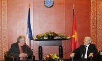 Nguyên Phu Trong rencontre Pierre Laurent et Gérard Daviot