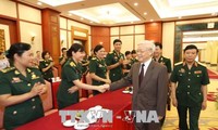 Nguyên Phu Trong reçoit des syndicalistes de l’armée