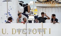 Les migrants du « Diciotti », bateau bloqué cinq jours à Catane, enfin autorisés à débarquer