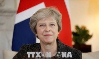 Un Brexit sans accord? Pas si dramatique, estime Theresa May