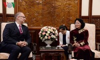 Dang Thi Ngoc Thinh reçoit les ambassadeurs hollandais, belge et danois