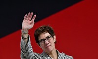 Annegret Kramp-Karrenbauer succède à Angela Merkel à la tête de la CDU