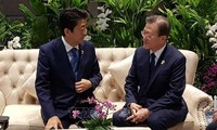 Rencontre entre Moon Jae-in et Abe Shinzo à Bangkok