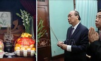 Têt: le Premier ministre Nguyên Xuân Phuc rend hommage au Président Ho Chi Minh à la maison 67