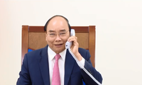 Nguyên Xuân Phuc s’entretient au téléphone avec Mark Rutte