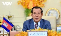 Hun Sen félicite Pham Minh Chinh de sa réélection au poste de Premier ministre