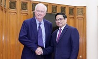 Un directeur du programme Vietnam à Harvard reçu par Pham Minh Chinh