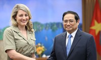 Mélanie Joly reçue par Pham Minh Chinh