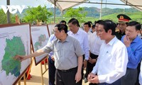 Pham Minh Chinh examine certains projets à Hoà Binh et Son La