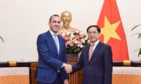 Bui Thanh Son rencontre Manlio di Stefano