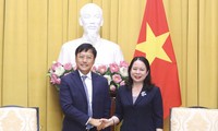 Vo Thi Anh Xuân reçoit le PDG du groupe AIA