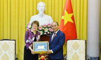 Nguyên Xuân Phuc reçoit la gouverneure de la Nouvelle-Galles du Sud