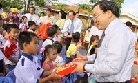 恵まれない子供たちをケアする最南端カマウ省