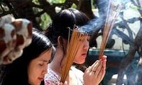 上元節にお寺に行くベトナム人の習慣