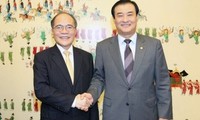 フン国会議長、韓国国会議長と会談