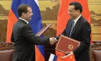 ロシア首相、中国首脳と会談 原油共同生産で合意 