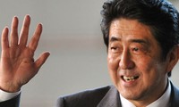 日本の安倍首相、コートジボワールを訪問する