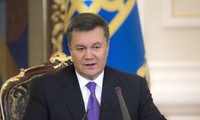 ウクライナ大統領、デモ収拾へ選挙前倒し検討