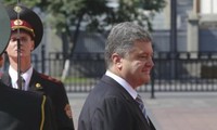ポロシェンコ氏がウクライナ大統領に正式就任