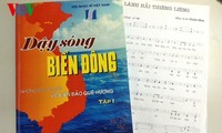 海と島にまつわる新しい70曲を披露