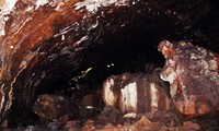 越で25キロの火山洞窟　発見される