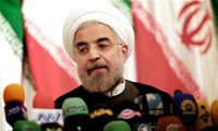 イラン大統領、国際的孤立脱却や経済改革を訴える