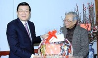 サン国家主席、革命功労者、知識人にテト挨拶