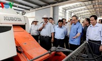 ベトナム祖国戦線議長、カントー市の共同生産組合を視察
