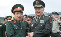 ベトナム・中国国際検問所で国防会談が