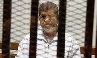 エジプトのムルシ元大統領、脱獄の罪で死刑判決