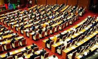 22日午後の国会、法律文書発布法案を討議