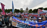 東京で数千人が辺野古への米軍基地移設に反対