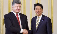 安倍首相、ウクライナ大統領と会談