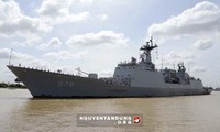 韓国海軍の駆逐艦　ホーチミン市に寄港