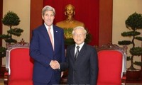 米国のケリー国務長官、ベトナムを訪問中
