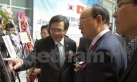  韓国で「中国の岩礁埋め立て、人工島の建設」を展示