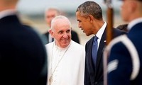 ローマ法王、米国に到着 オバマ大統領一家ら出迎え