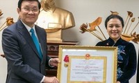 サン国家主席、在国連ベトナム代表に２等労働勲章を授与