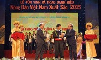  優れた農民表彰式典2015