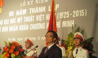 創立90周年のベトナム美術大学にホーチミン勲章