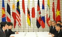 日本・ASEAN、関係を強化