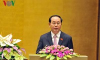 国家主席、首相の免職案を発表