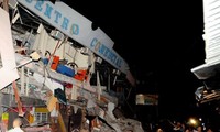エクアドルの地震 死者３５０人に