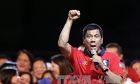 フィリピン大統領選、ドゥテルテ氏大勝の見通し 監視団体集計
