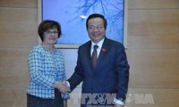 ヒェン副議長、フィンランド国会議長と会見