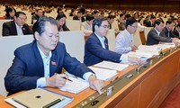 国会で質疑応答が続く