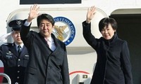 安倍首相夫妻、ベトナム公式訪問を開始